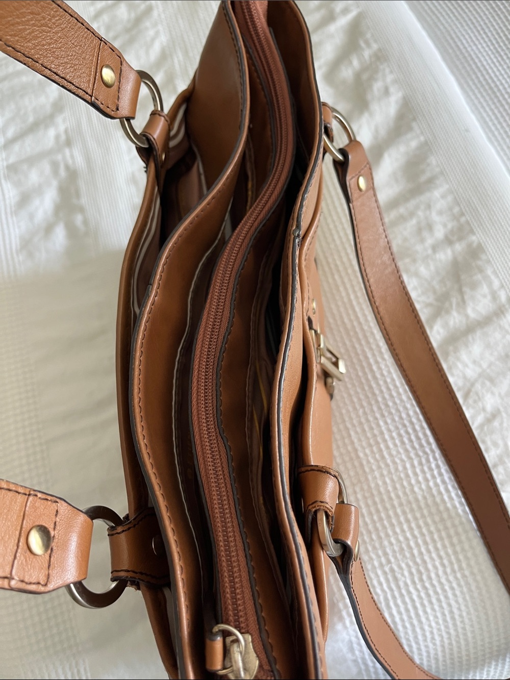 Etienne Aigner vintage Tan Shoulder Bag with Gold Hardware - Picture 3 of 11